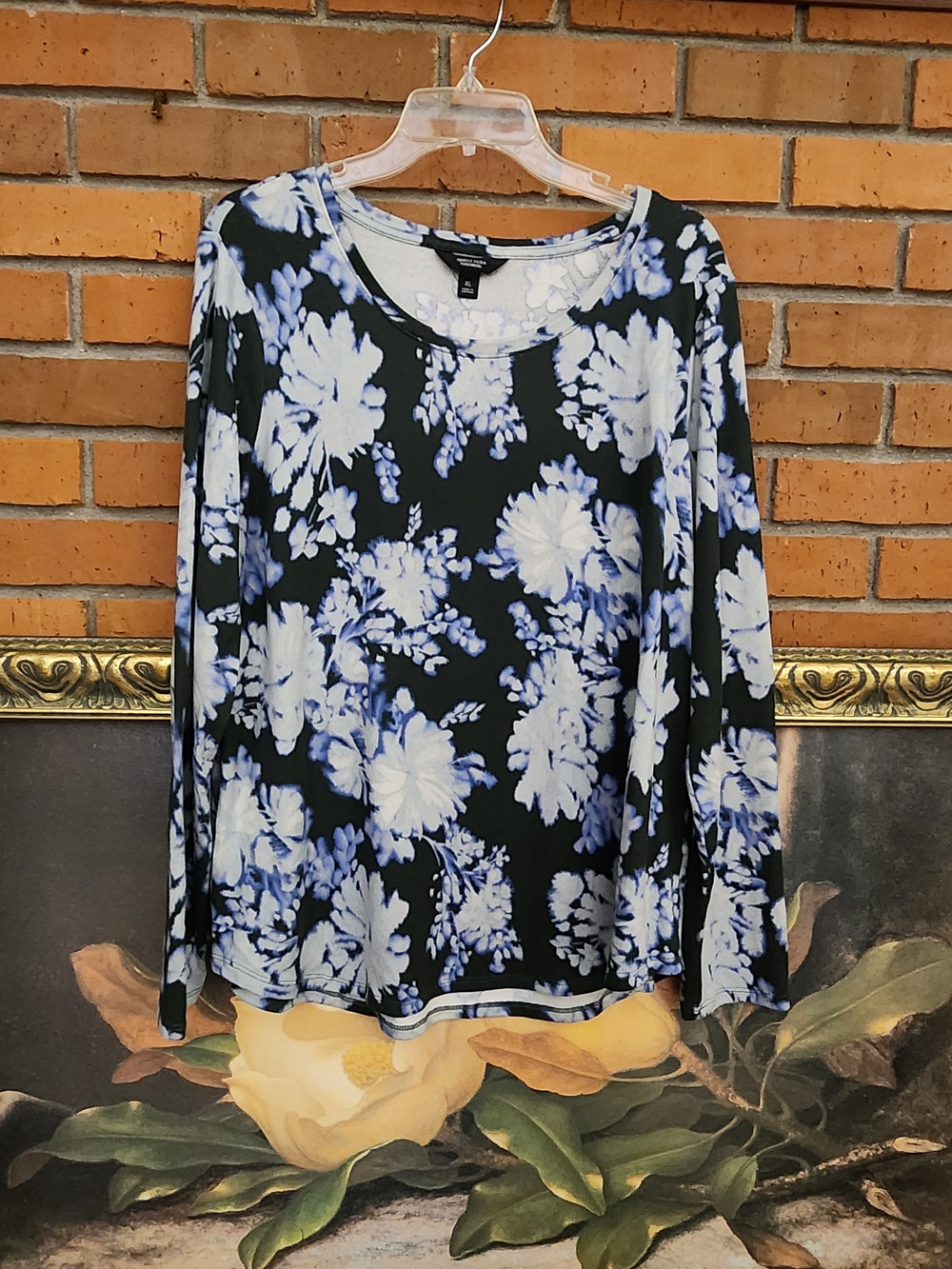 Simply Vera Vera Wang Black Long-Sleeve Top with Blue & White Floral Print